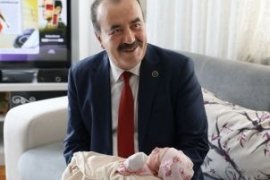 Mudanya'nın en minik 'uğur böceğine' başkan Türkyılmaz'dan ziyaret