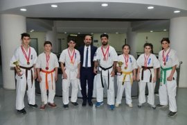 Yıldırımlı sporculardan madalya  yağmuru