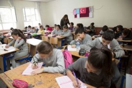 Adana'da Öğrencilere Deneme Sınavı Desteği