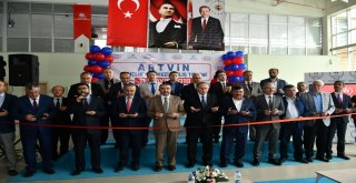 Artvin Gençlik Merkezi, düzenlenen törenle hizmete açıldı. 