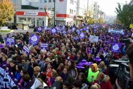 KADINLARIN SESİ BURSA’DA YANKILANDI: ŞİDDETE HAYIR!