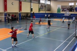 Osmangazi’de Badminton Heyecanı