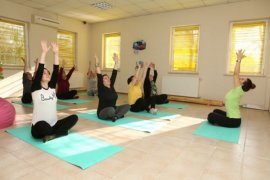 Nilüfer'de yoga  eğitimi   başladı.