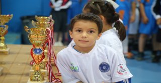 Bursa Büyükşehir'in Okul Sporları Etkinliklerinde Ödül Heyecanı