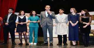 Adana'da Liseli Gençler Tiyatroya Doydu