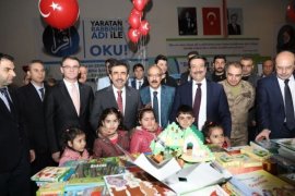 Diyarbakır'da öğrencilere 500 bin kitap dağıtıldı