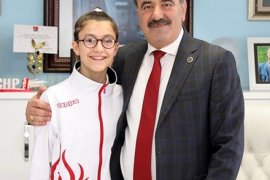 Şampiyon Ceyda'dan başkan Türkyılmaz'a ziyaret