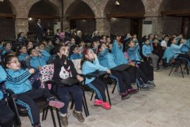 ‘Masal Gezginleri’ çocuklar için sahnede