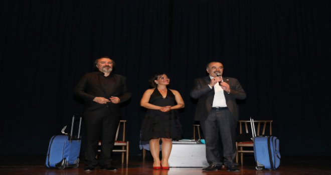 'Aşk bir şey değildir' Mudanya'da sahnelendi