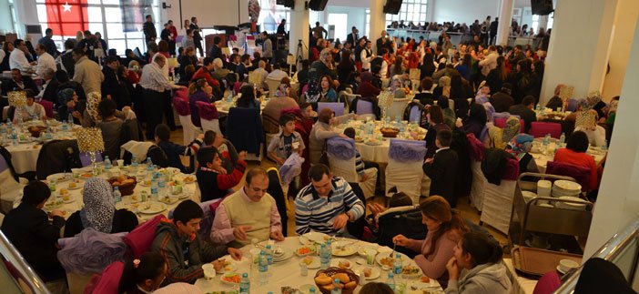 Ankara İl Başkanlığı‘ndan engelli ve ailelerine yemek