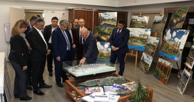CHP İstanbul İl Başkanı Cemal Canpolat,Başkan Altınok Öz’ü makamında ziyaret etti.
