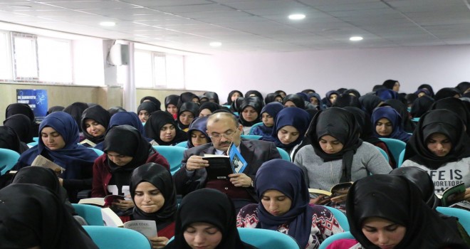 Başkan Ustaoğlu,öğrencilerle kitap okudu.