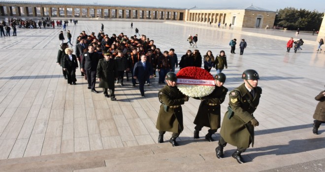 Silivri Tarım Lisesi öğrencileri Ata'nın huzurunda.