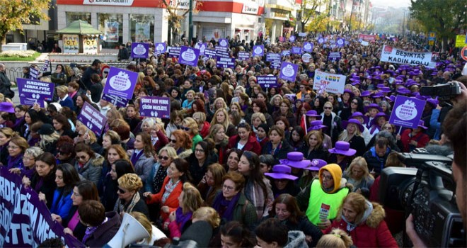 KADINLARIN SESİ BURSA’DA YANKILANDI: ŞİDDETE HAYIR!