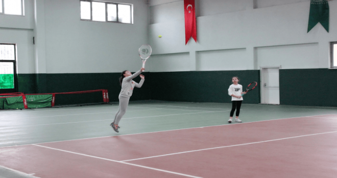 Osmangazi’de Tenis Heyecanı Başladı