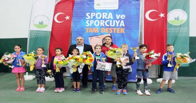 Osmangazi Kış Kupası Tenis Şampiyonası sona erdi.
