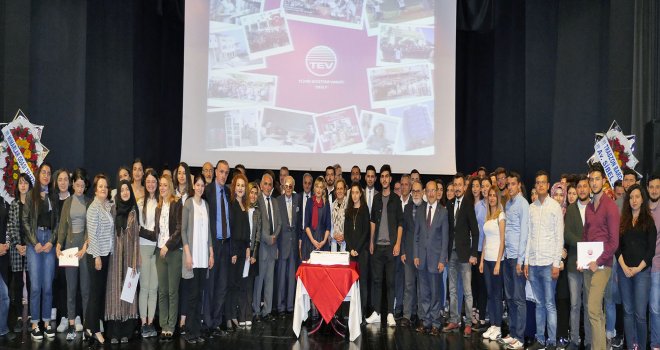 Gümrükçüoğlu,TEV'in başarılı öğrencilerini ödüllendirdi