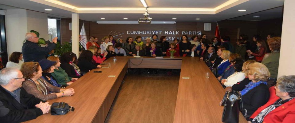 CHP’de Öğretmenler Günü’ne coşkulu kutlama