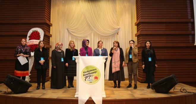 Kadın Meclisleri zirvesinin ilki ,Küçükçekmece Belediyesi Nikah Sarayında yapıldı.