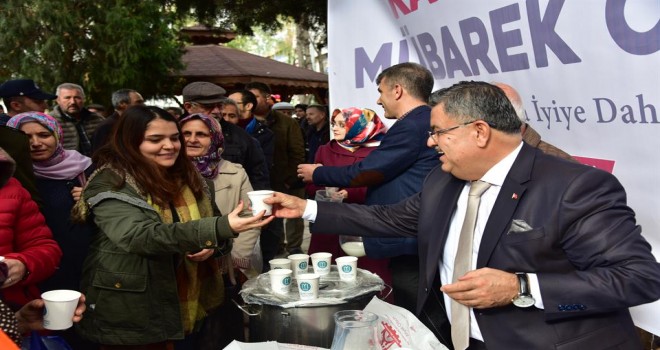 Mevlid Kandili dolayısıyla  Osmanlı geleneği olan süt ve helva ikramı yapıldı.