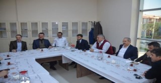 Gemlik Belediye Başkanı Refik Yılmaz, okul müdürleri ile buluştu.