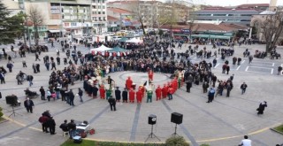 Düzce Belediyesi “Mevlid-i Nebi” kapsamında  pilav dağıttı.