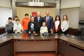 Kemal Kılıçdaroğlu Mudanyalı Öğrencileri Ağırladı