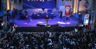 Nusaybinli Gençler Emre Aydın konseri ile coştu