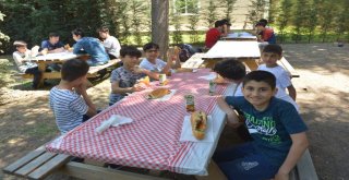 Büyükşehir'e emanet çocuklar piknikte
