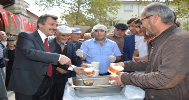 Yenişehir Belediyesi'nden 2 Bin 500 Kişiye Aşure