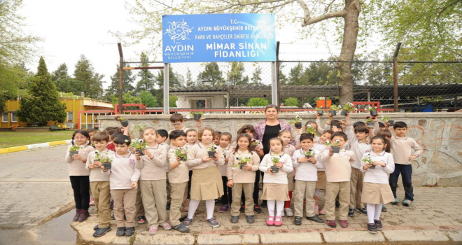 Aydınlı Öğrencilerden büyükşehrin çiçek üretim sahasına ziyaret