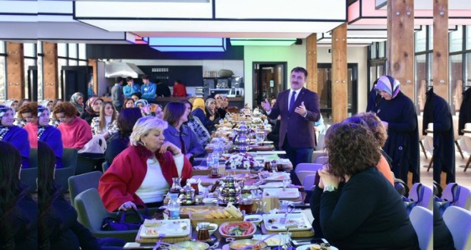 Başkan Ercan Çimen, kadın esnafları ağırladı.