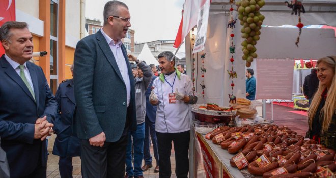 Karacabey Belediyesi’nden Kitap ve Yöresel Ürünler Fuarı