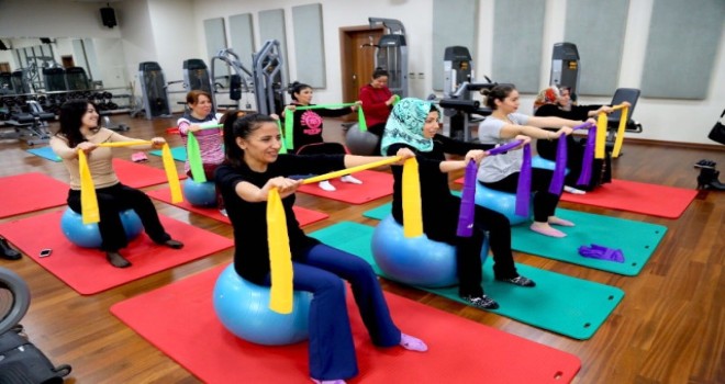 Engelli Aileleri Sıkıntılarını Pilates Topuyla Atıyor